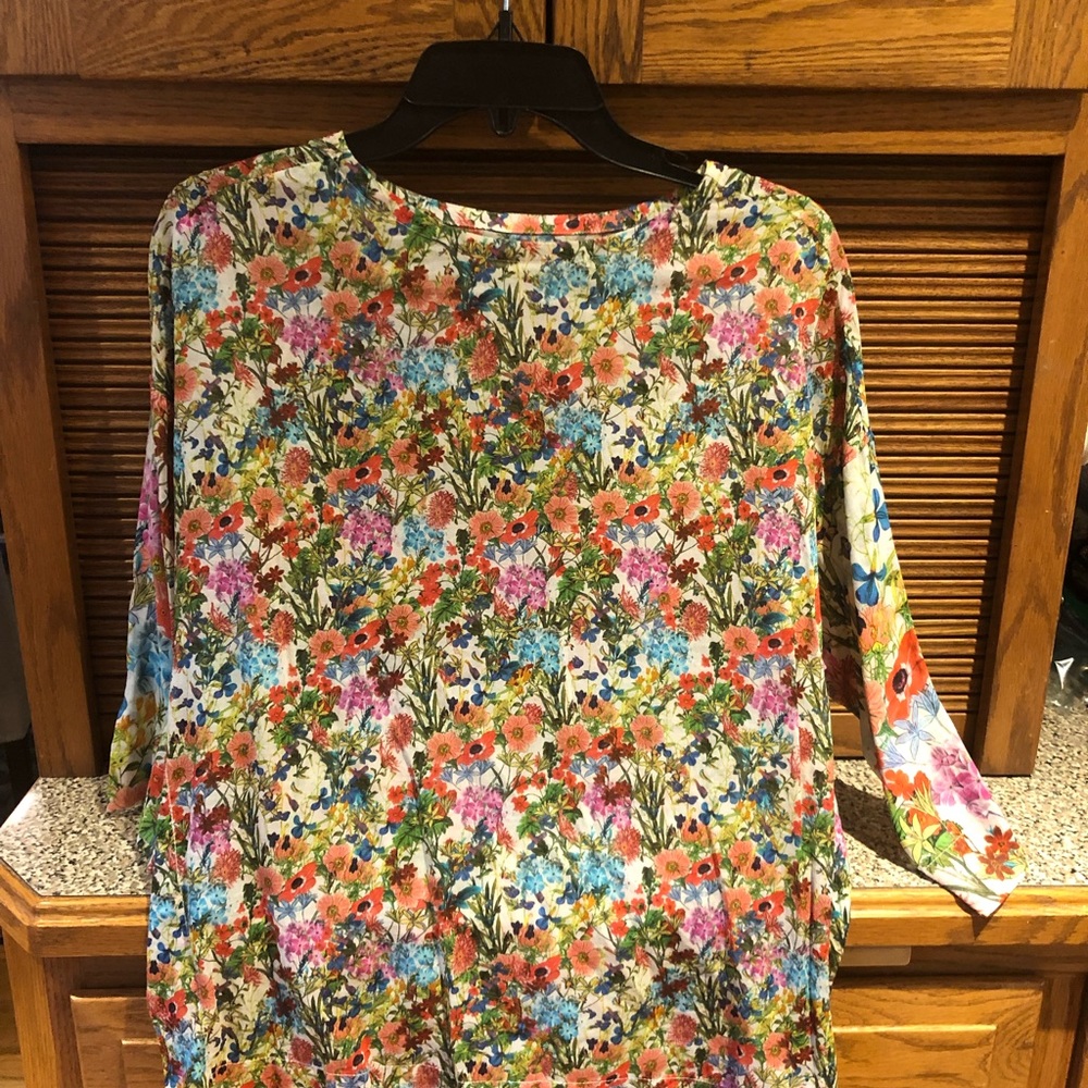 Warm NY Top, size small, EUC